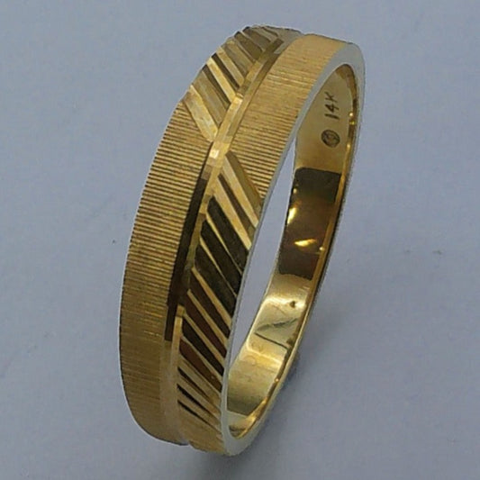 14K Yellow Gold Wedding Ring, 5.9-3mm, Size 10